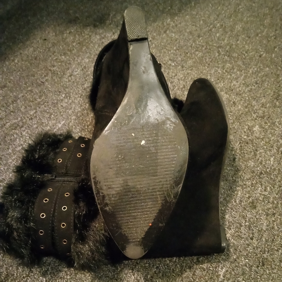 Women's 8 1/2 Black Booties - Picture 5 of 6